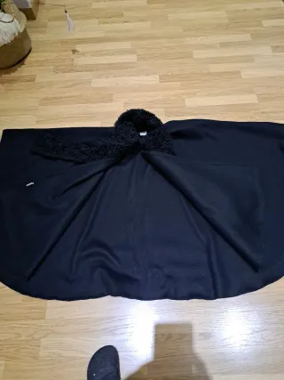 Capa de vestir negra