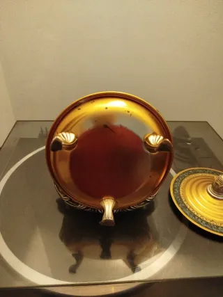 Barattolo di latta decorato con manico