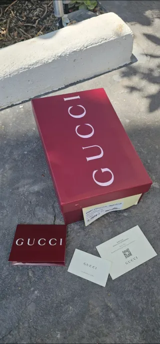 Caja de zapatos Gucci roja