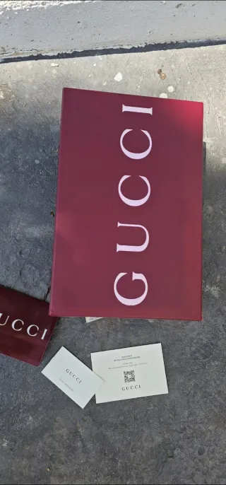 Caja de zapatos Gucci roja