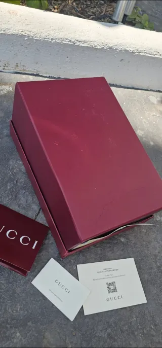 Caja de zapatos Gucci roja