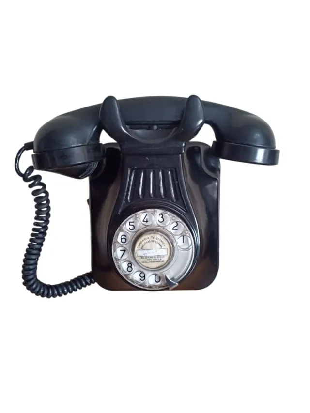 Teléfono antiguo de disco de pared