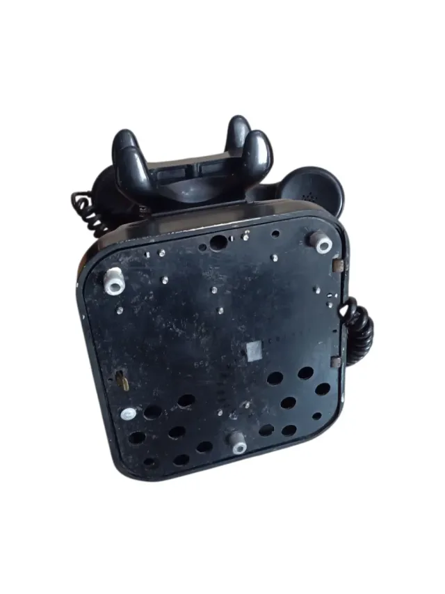 Teléfono antiguo de disco de pared