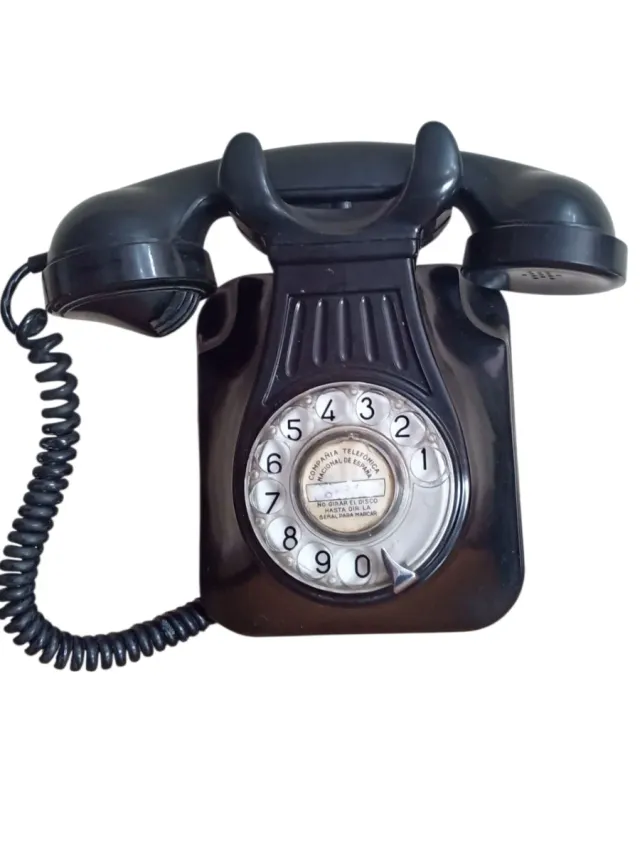 Teléfono antiguo de disco de pared