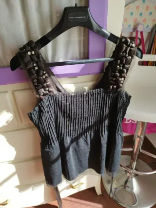 Top negro con pedrería