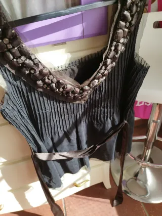 Top negro con pedrería