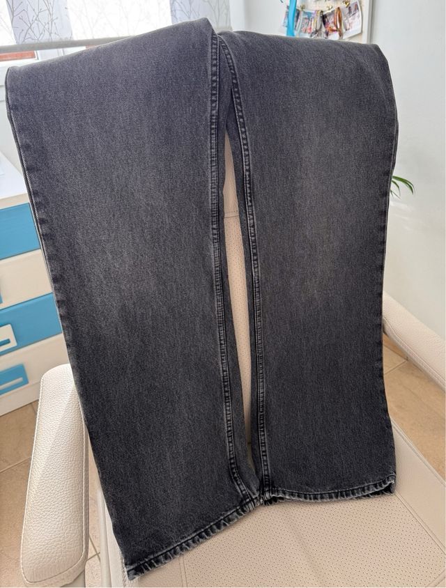 Vaqueros Zara grises con pedrería