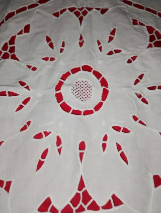 Tovaglia lino ricamata intaglio senza tovaglioli 