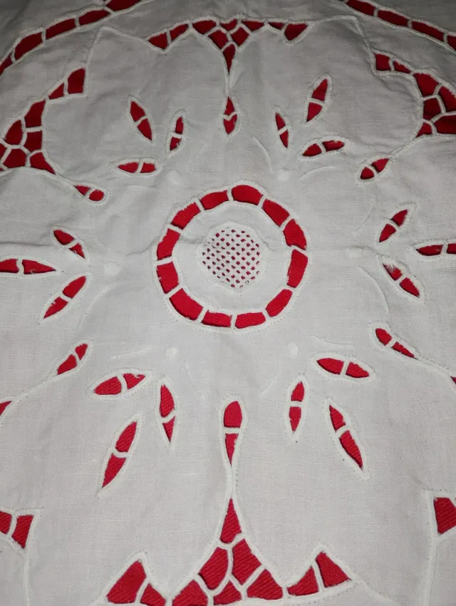 Tovaglia lino ricamata intaglio senza tovaglioli