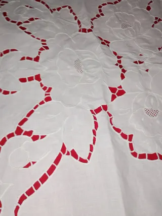 Tovaglia lino ricamata intaglio senza tovaglioli 