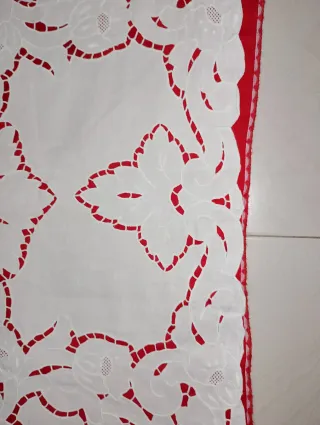 Tovaglia lino ricamata intaglio senza tovaglioli 