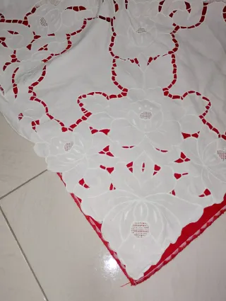 Tovaglia lino ricamata intaglio senza tovaglioli 