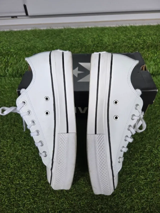 Converse nuevas piel. Chuck Taylor