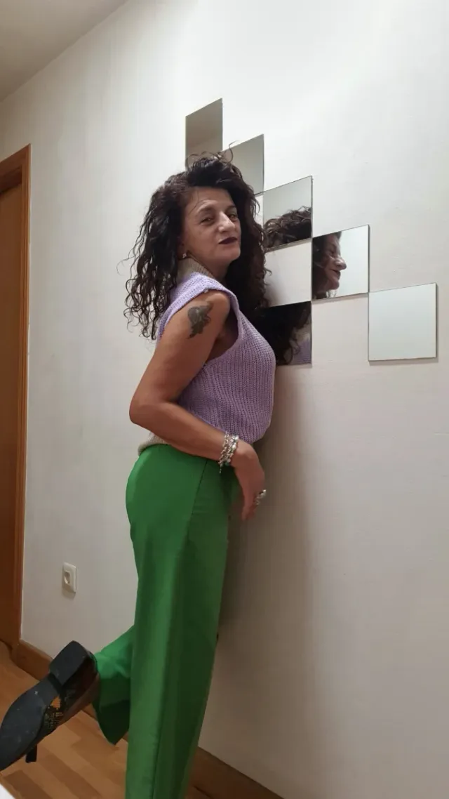 Chaleco de punto verde y lila