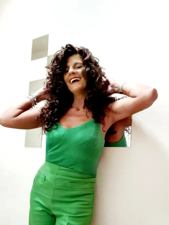 Chaleco de punto verde y lila