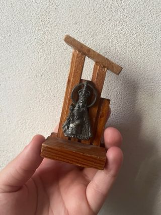 Madonna con supporto in legno