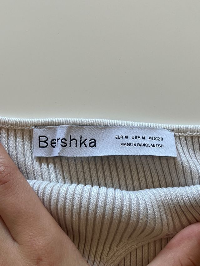 Top de punto beige escote pico