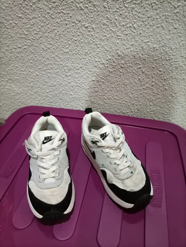 Playeras Nike Blancas y Negras 28'5