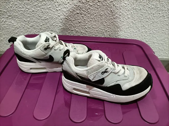 Playeras Nike Blancas y Negras 28'5