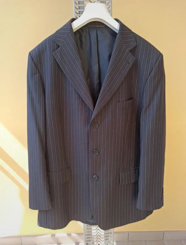 Completo uomo grigio e nero