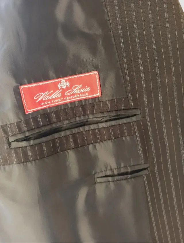 Completo uomo grigio e nero