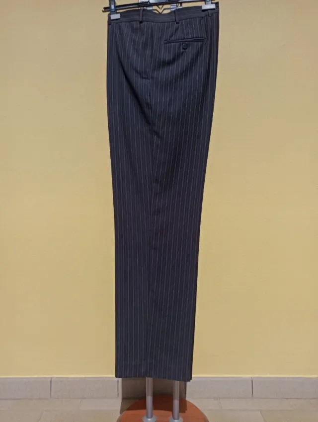 Completo uomo grigio e nero