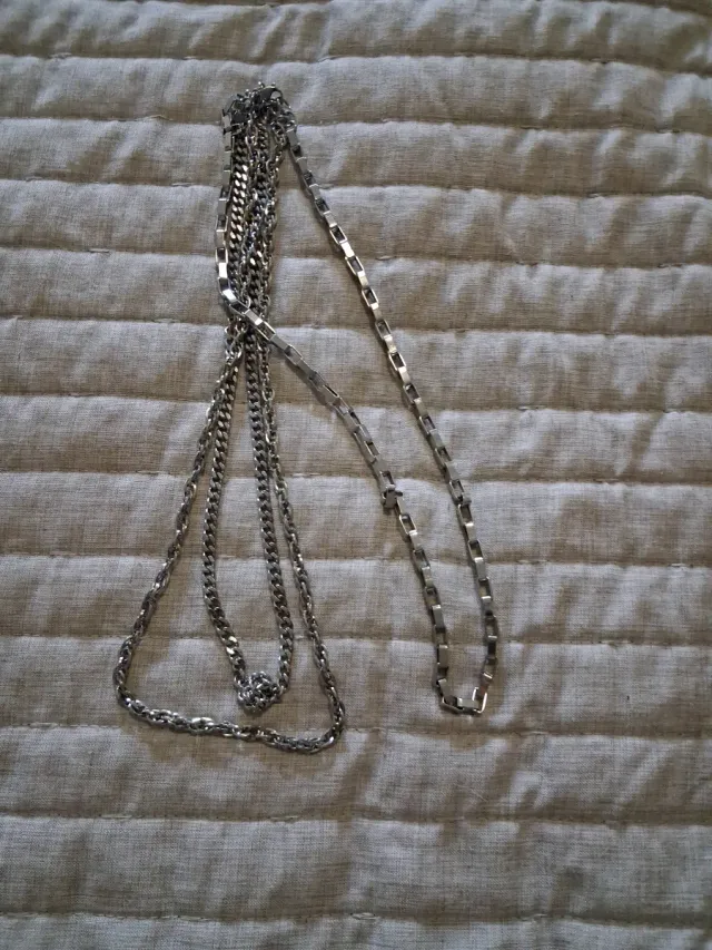 Colgante de acero plateado