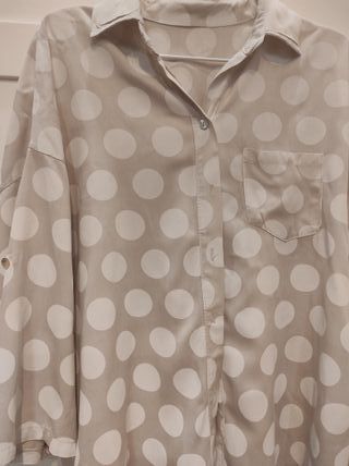 Blusa beige lunares blancos