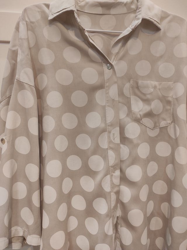Blusa beige lunares blancos