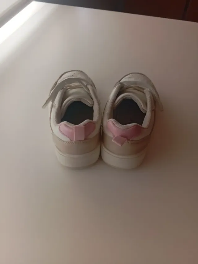 Zapatillas niña blancas y rosas