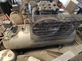 Compresor de aire industrial.