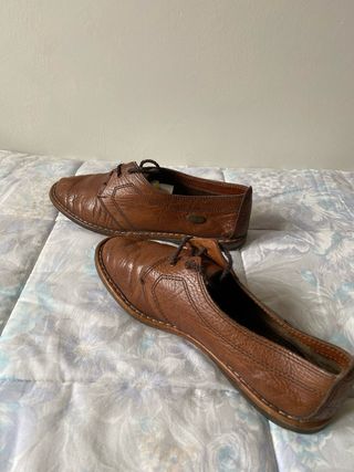 Zapatos de piel marrones