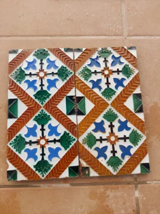 Pareja de azulejos antiguos de 1920