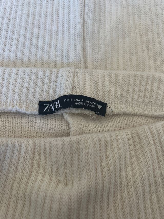 Falda larga beige con crochet