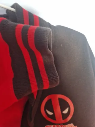 Deadpool chaqueta universitaria