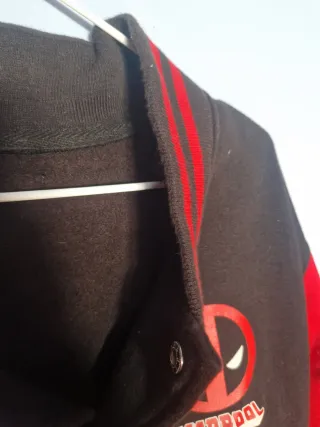 Deadpool chaqueta universitaria