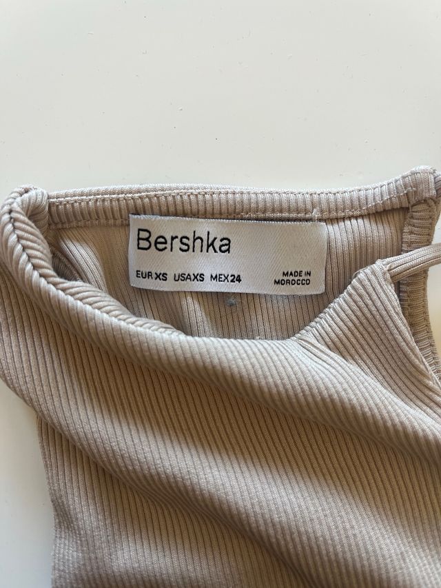 Top Bershka asimétrico talla única