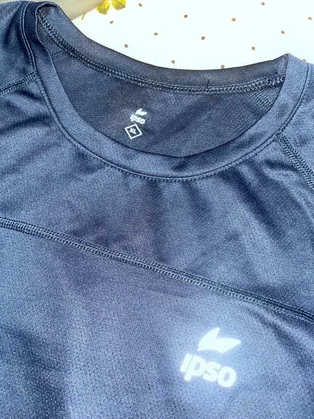 Camiseta azul deportiva