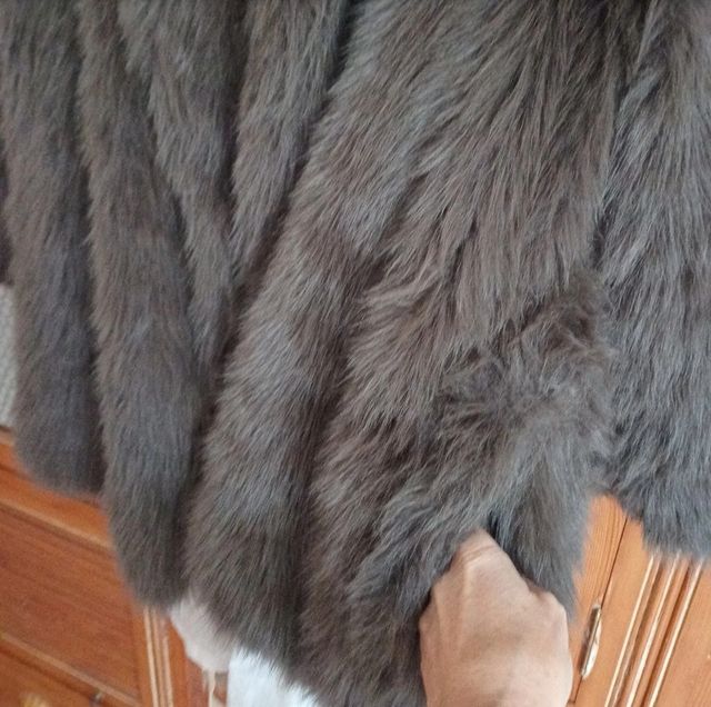 Abrigo imitación pelo marrón/gris