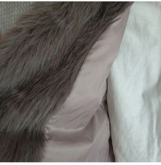 Abrigo imitación pelo marrón/gris