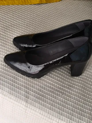 Zapatos de tacón negros charol mujer