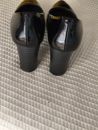 Zapatos de tacón negros charol mujer