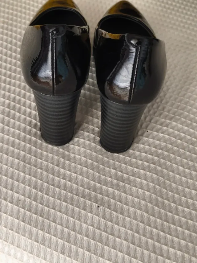 Zapatos de tacón negros charol mujer