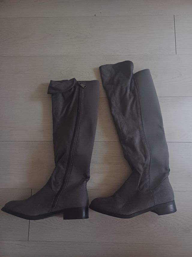 Botas grises altas