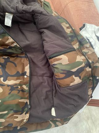 Chaquetón camuflaje con capucha