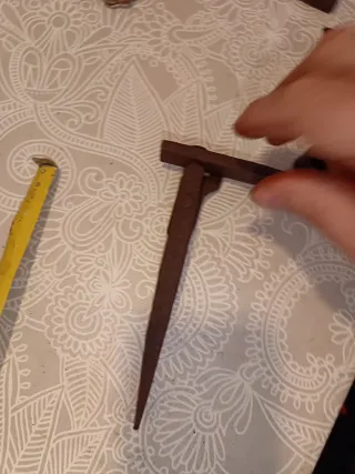 Bisagra puerta antigua de hierro forjado