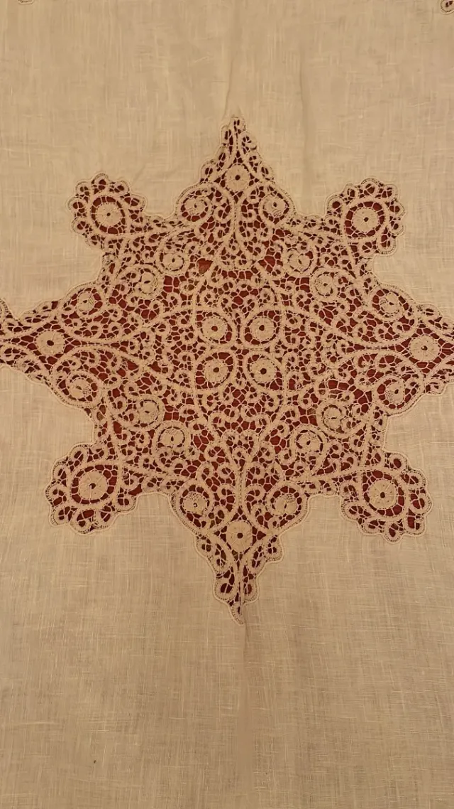 Tenda ricamata Cantù lino misura circa 290x2mt