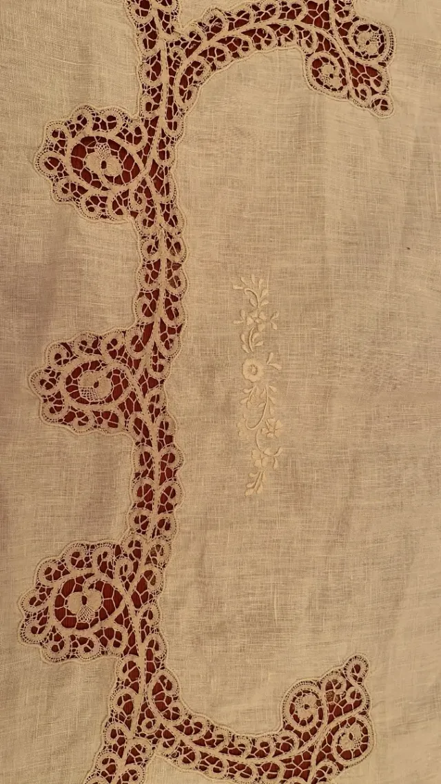 Tenda ricamata Cantù lino misura circa 290x2mt