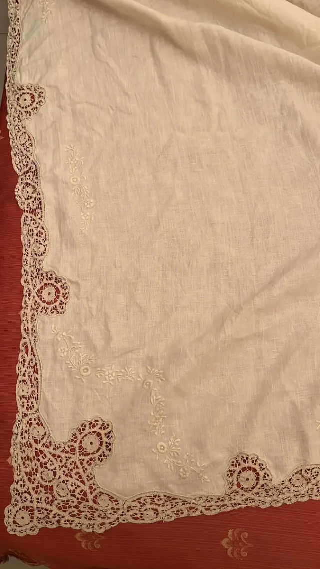 Tenda ricamata Cantù lino misura circa 290x2mt