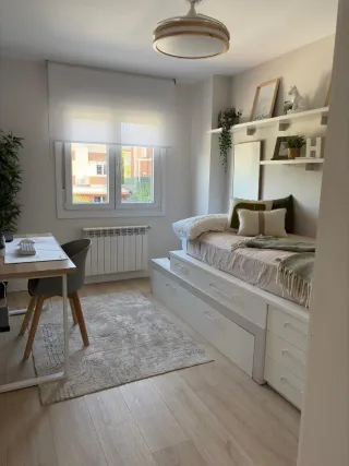 Cama con cajones, cama nido y Escritorio